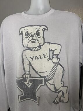 Yale Bulldogs Sweatshirt Mens Large Gray Crewneck Mascot Graphic Yale University